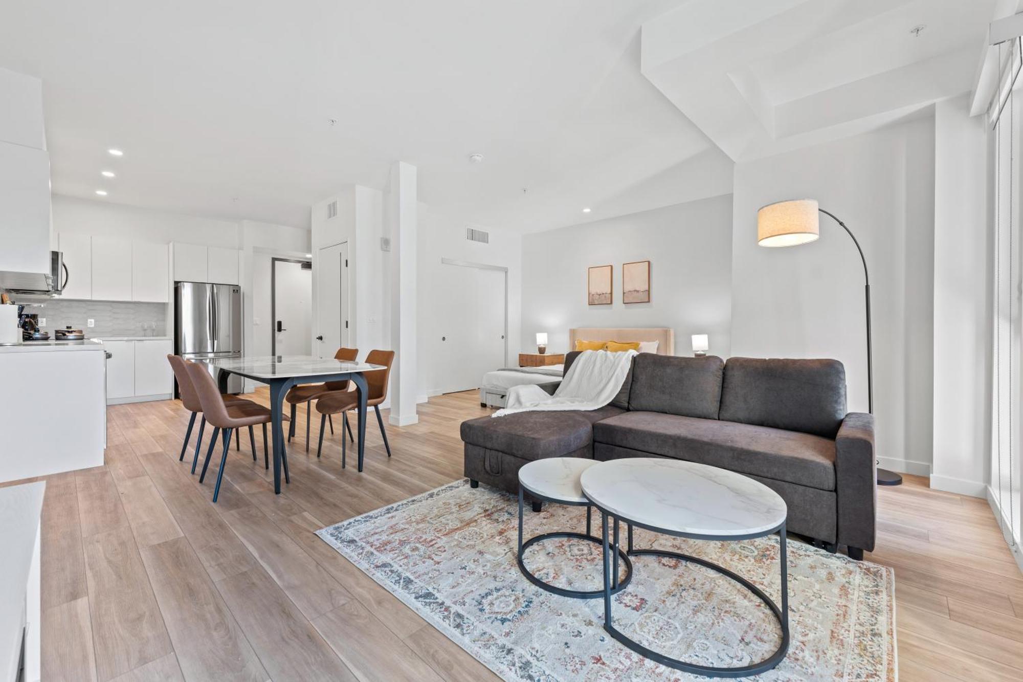 Hotel Charming In La - Conveniently Located Near Downtown!
