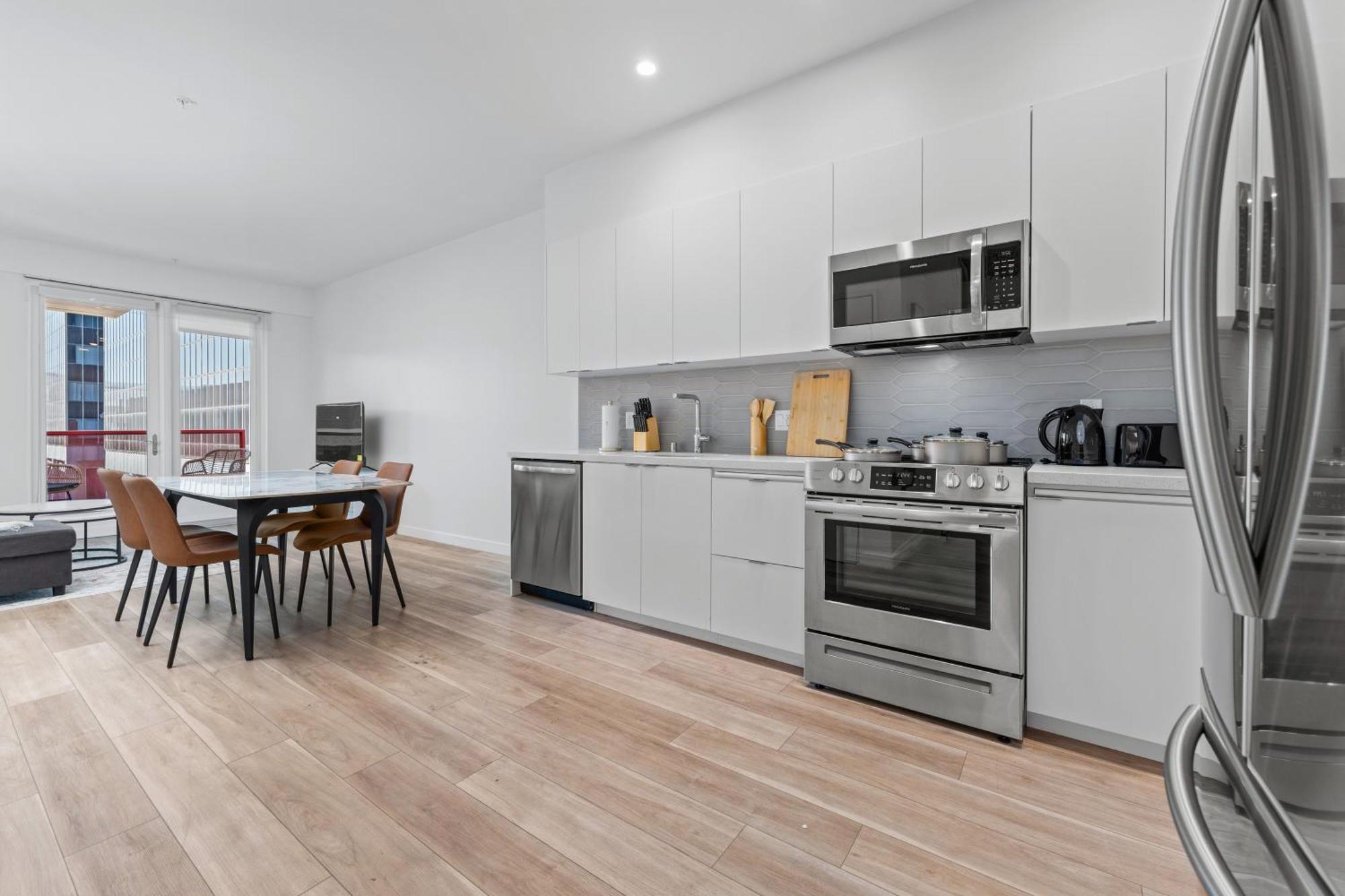 Charming In La - Conveniently Located Near Downtown!