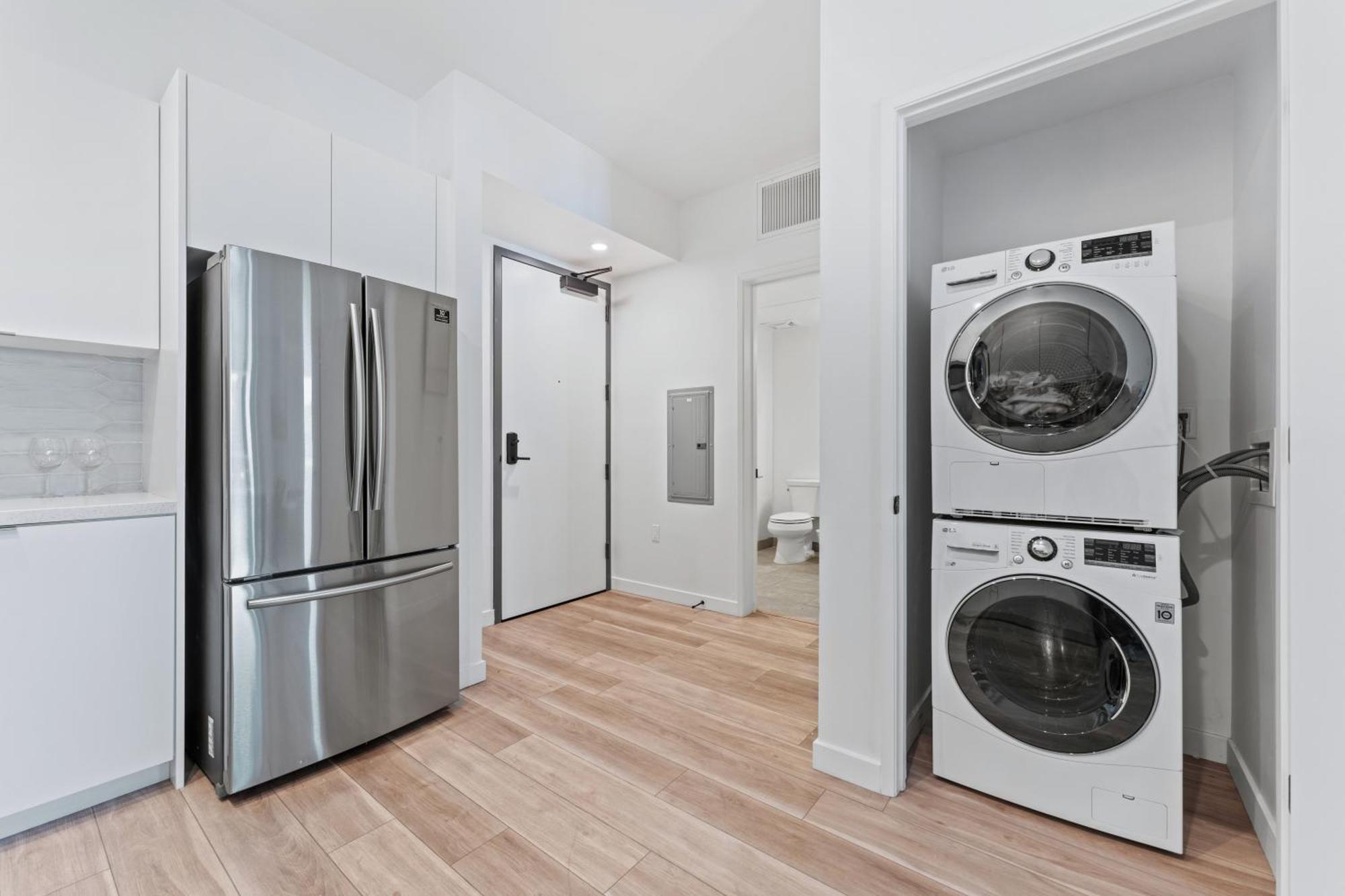 Charming In La - Conveniently Located Near Downtown!